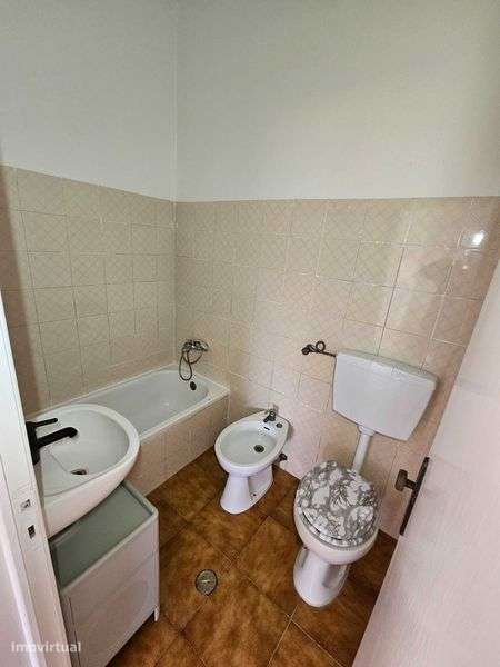 Arrenda-se apartamento T1, Bairro dos Pedernais - Ramada - Grande imagem: 4/10