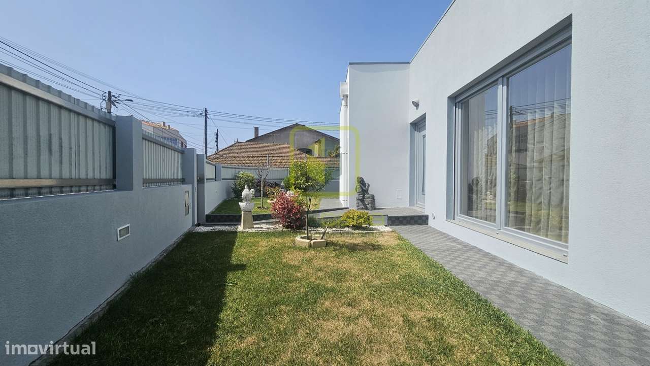 Moradia de Luxo a 5 Minutos da Praia da Barra-39