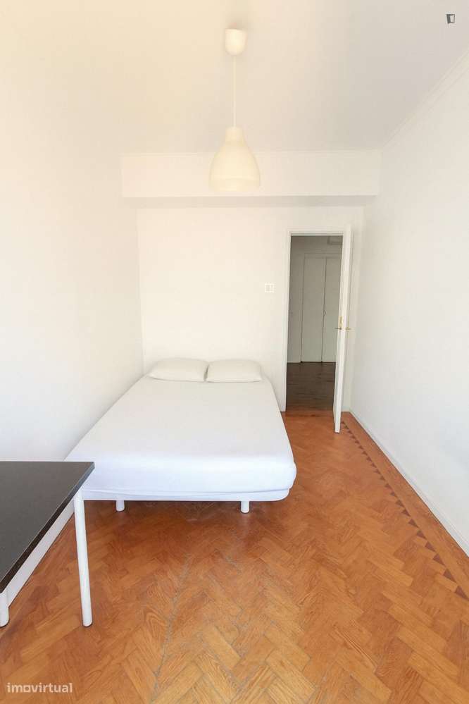 Quarto - localizado em Benfica Lisbon - Grande imagem: 5/7