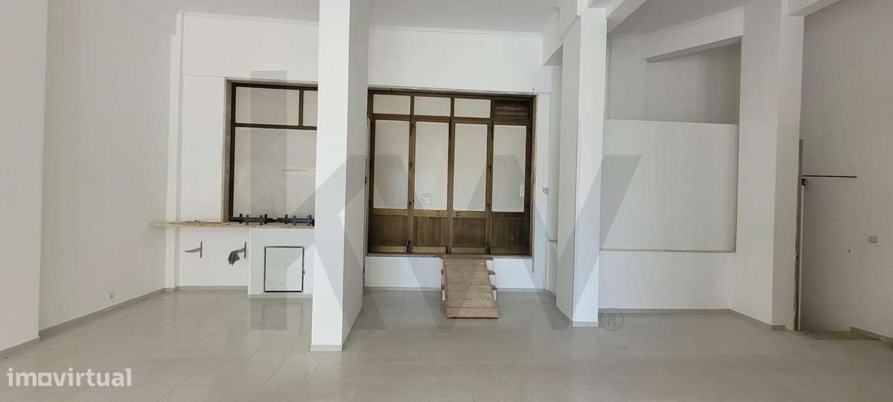 LOJA NA AVENIDA DAS DESCOBERTAS INFANTADO LOURES 180 M2 E 2 ENTRADAS-31