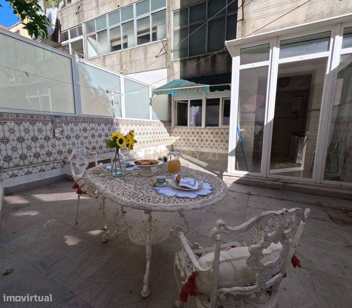 Arrendamento de Apartamento T2 com logradouro na Penha de França - Grande imagem: 1/25