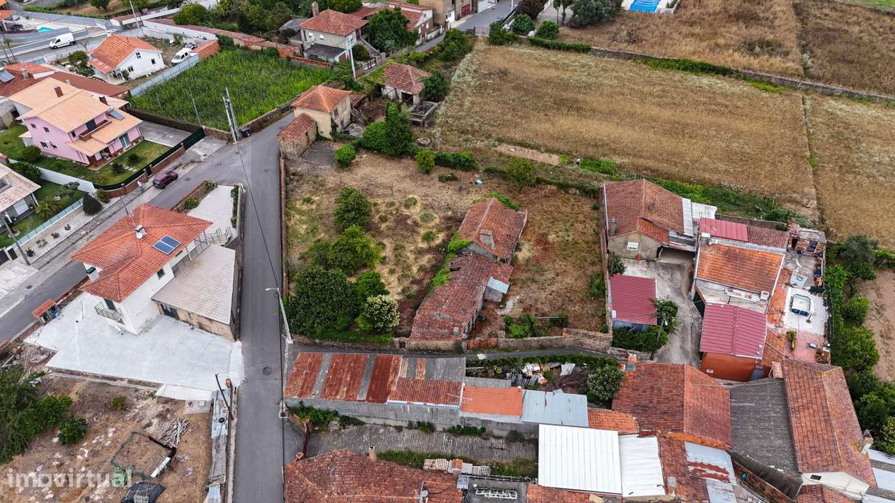 Terreno com 1350m2 e 42m de Frente na Branca – Ideal para 3 Moradias o-4