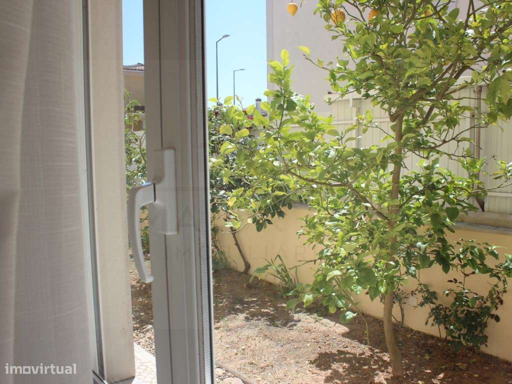 Moradia T5 com grandes áreas em zona muito tranquila de Rio Maior-24