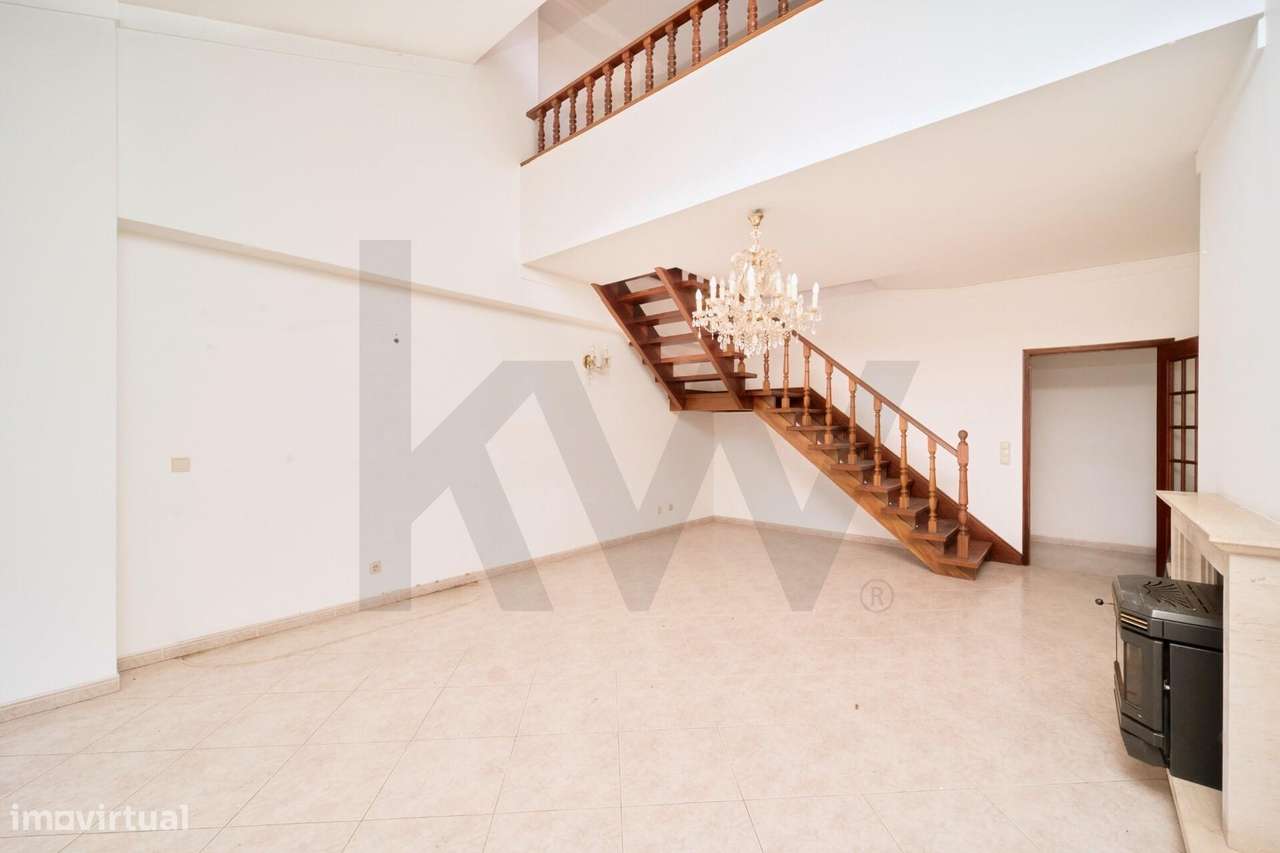 Penthouse Duplex T5 com Vista Desafogada e Excelente Potencial na Quin-1