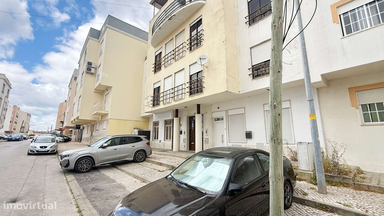 T2 com varanda e excelente área na Quinta do Conde-15