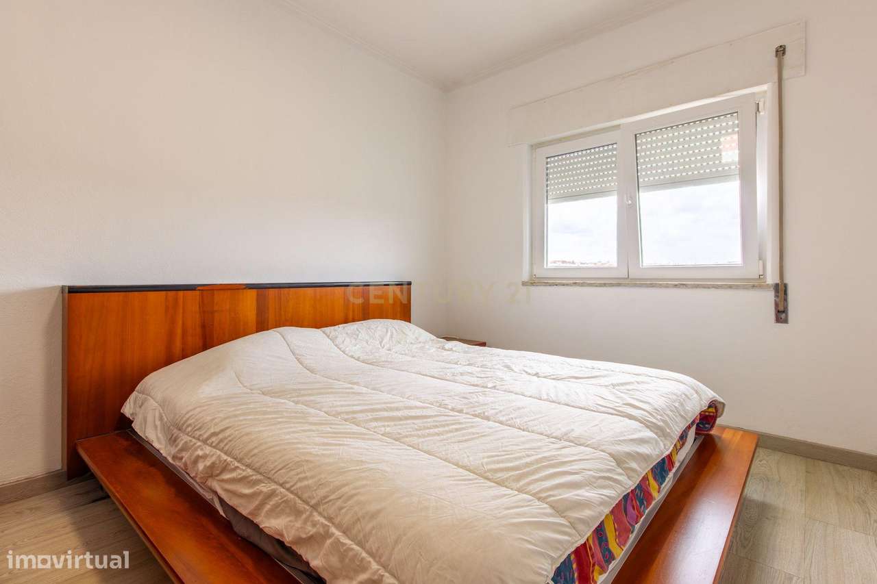 Excelente Apartamento de 4 Assoalhadas com Terraço e Sótão Independent-15
