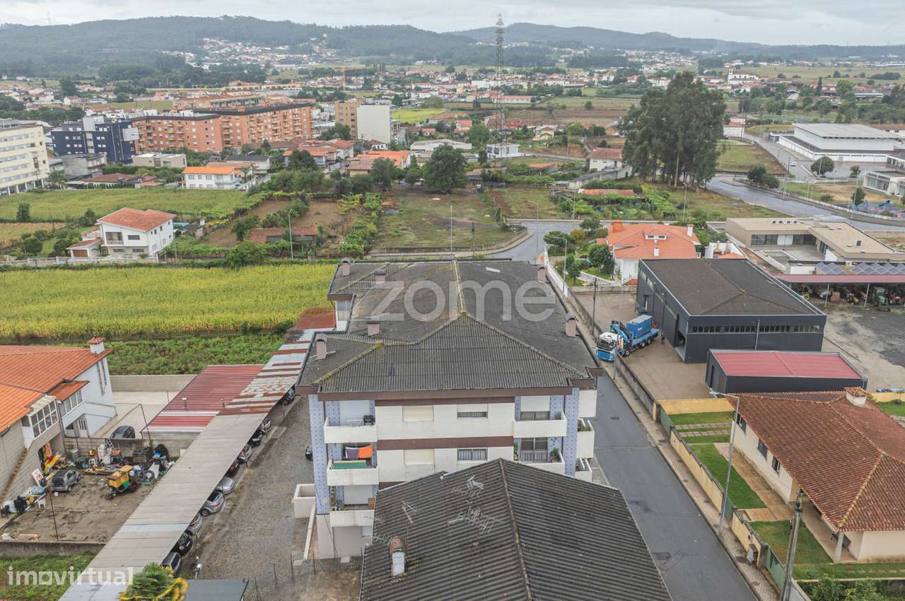 Apartamento T1 totalmente renovado, com varanda e lugar de garagem-14