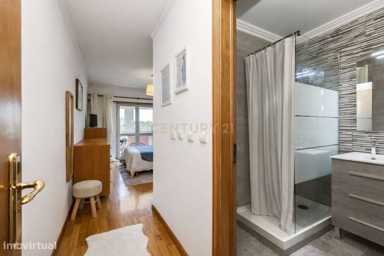 T3 153 m² com varanda | Garagem + 1 lugar de estacionamento | Lumiar |-13