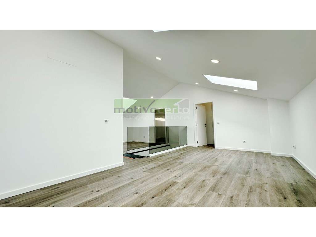 Possibilidade de PERMUTA - Moradia Isolada T4 no Cacém, Sintra. Aca...-14