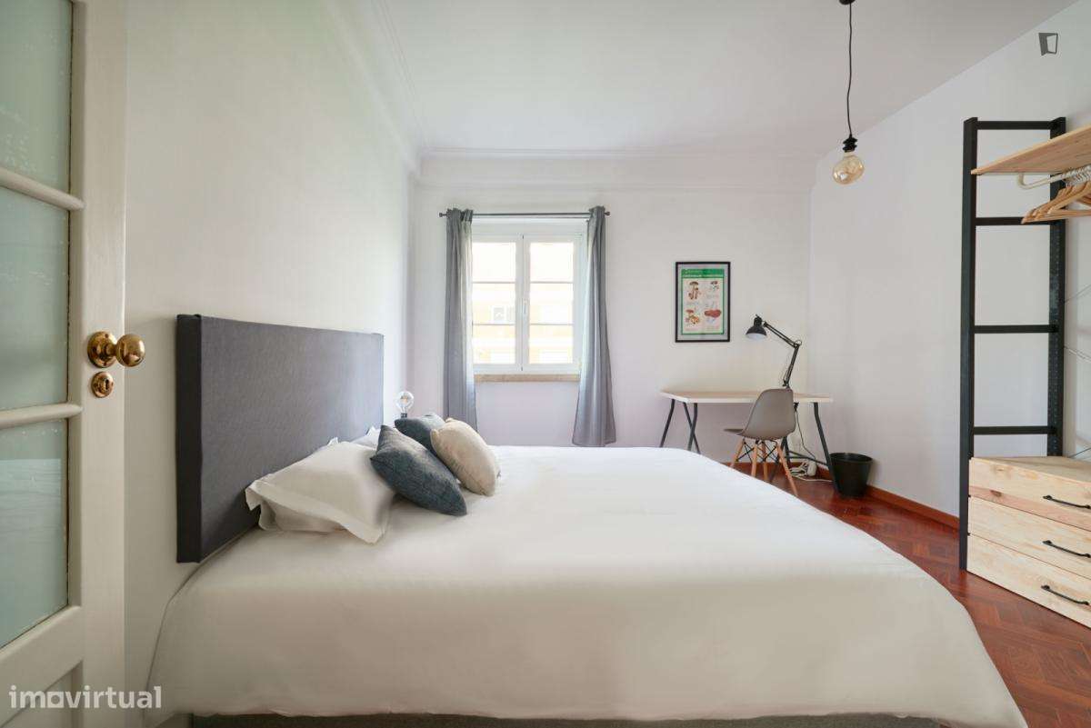 Quarto - localizado em São Sebastião Lisbon - Grande imagem: 4/10