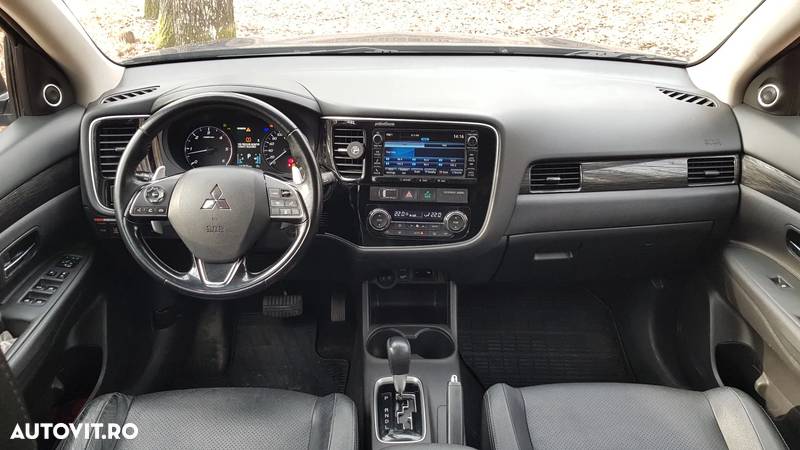 Mitsubishi Outlander 2.2 DI-D 4WD Automatik Instyle - 18