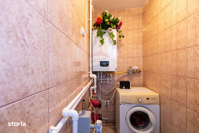 Casă / Vilă cu 6 camere de vânzare | Calea Moinești - Mărgineni-8