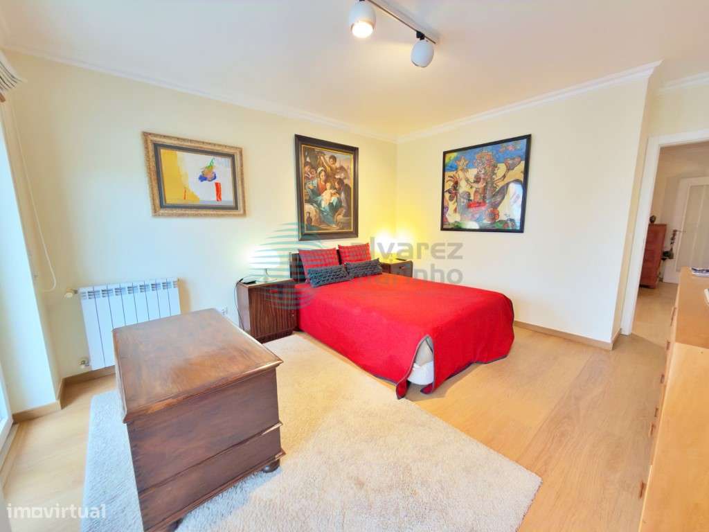 Apartamento T5, com 3 varandas, 2 lugares de estacionamento e Arrec...-27