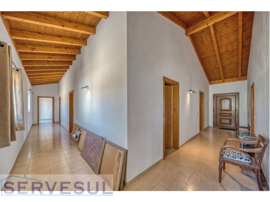 Espaçosa Moradia de 3 quartos, inserida em terreno com 17 hectares,...-13