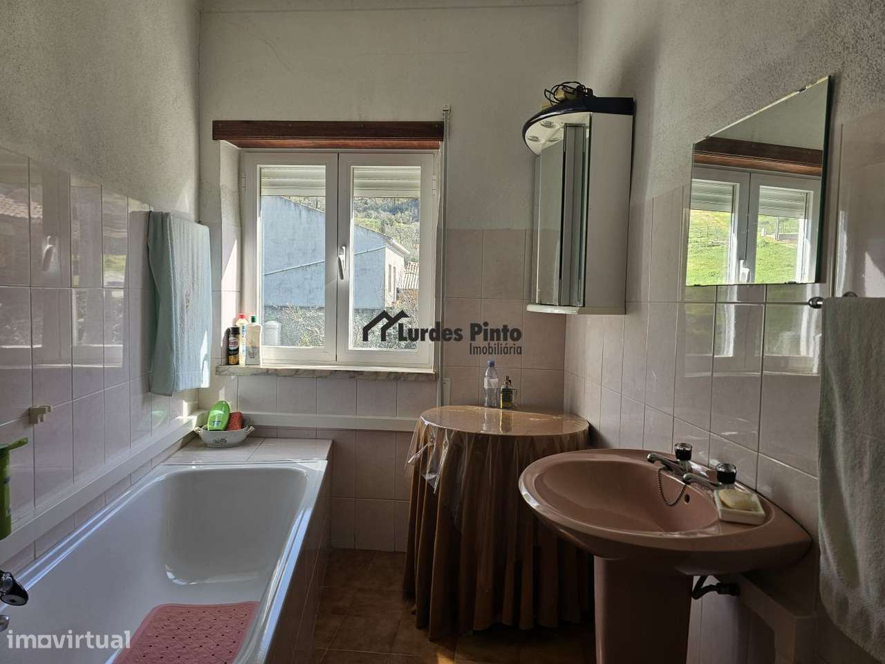 Duas moradias à beira da ribeira-14