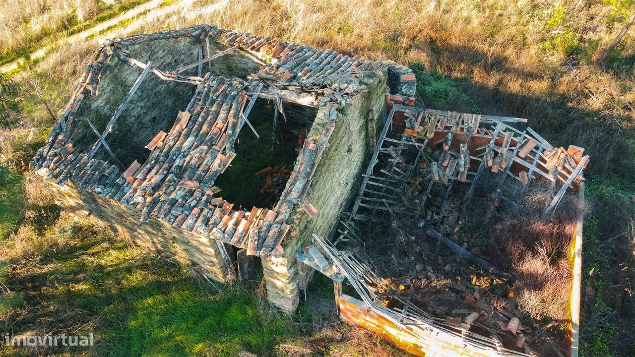 Quinta 5900m2 com ruína registada, barragem, 2 poços e eletricidade — - Grande imagem: 4/21
