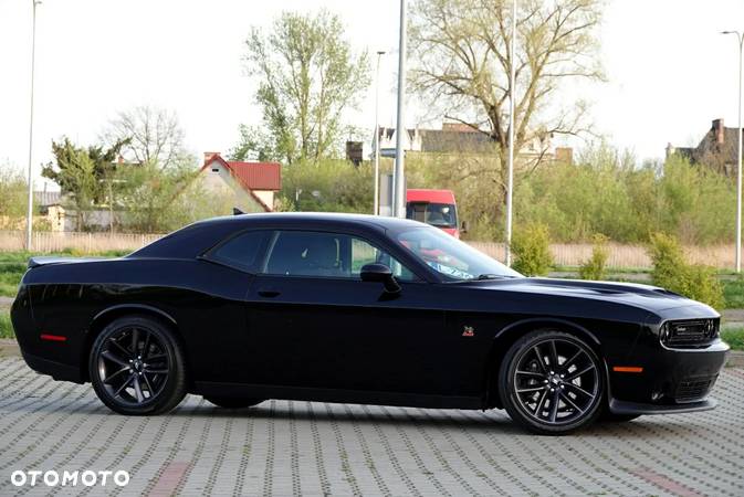 Dodge Challenger 6.4 Scat Pack - 4