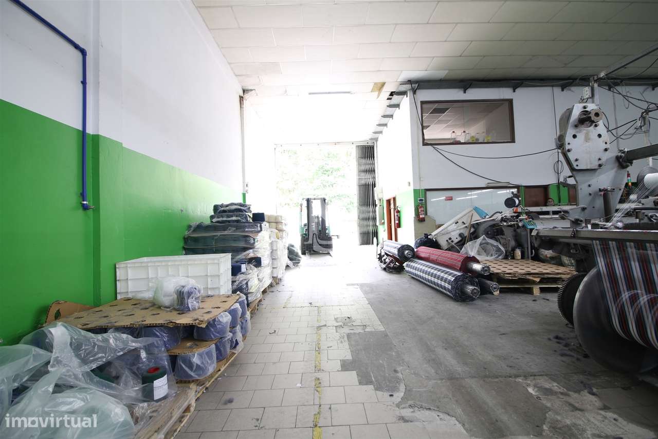 Fábrica/Indústria  Venda em Oliveira (Santa Maria),Vila Nova de Famali-1