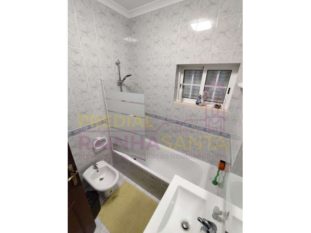 Moradia T3 com Garagens e Tertúlia - Amiais de Cima-13