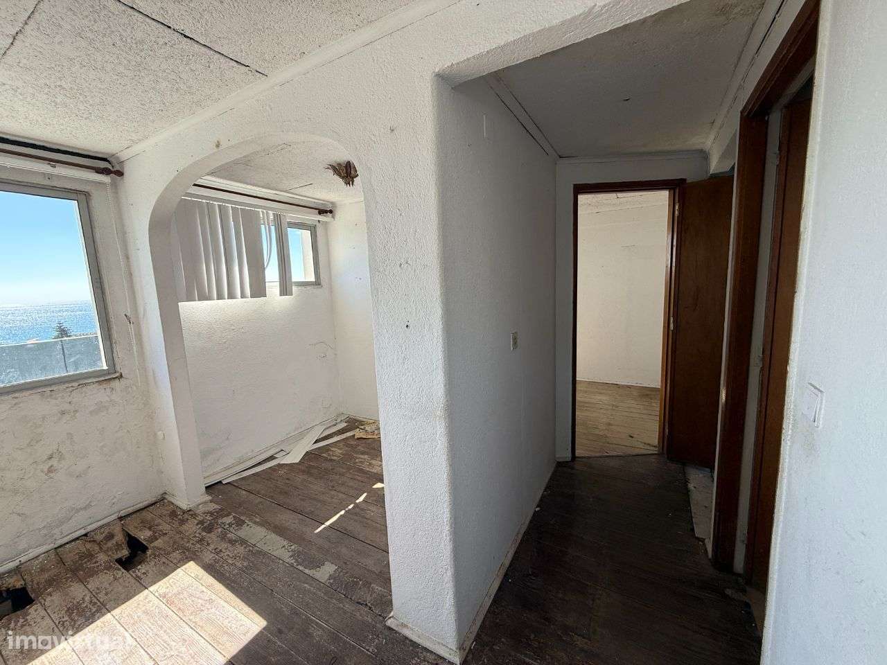 Apartamento T1 com Terraço Panorâmico no Coração de Sesimbra - Grande imagem: 5/17