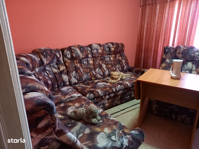 Proprietar vând apartament 3 camere/Str.Mioritei