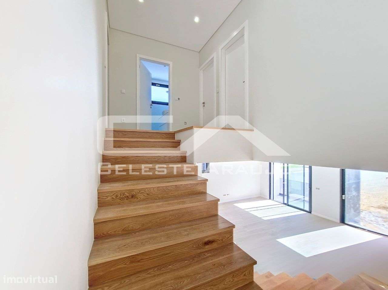 Moradia T3+1 Nova em Espinho-12