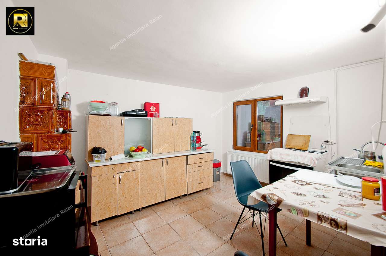 Vanzare casa situata in Galati, langa Sp. Militar,4 camere,teren 280MP - Imagine principală: 3/8