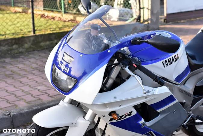 Yamaha FZR - 22