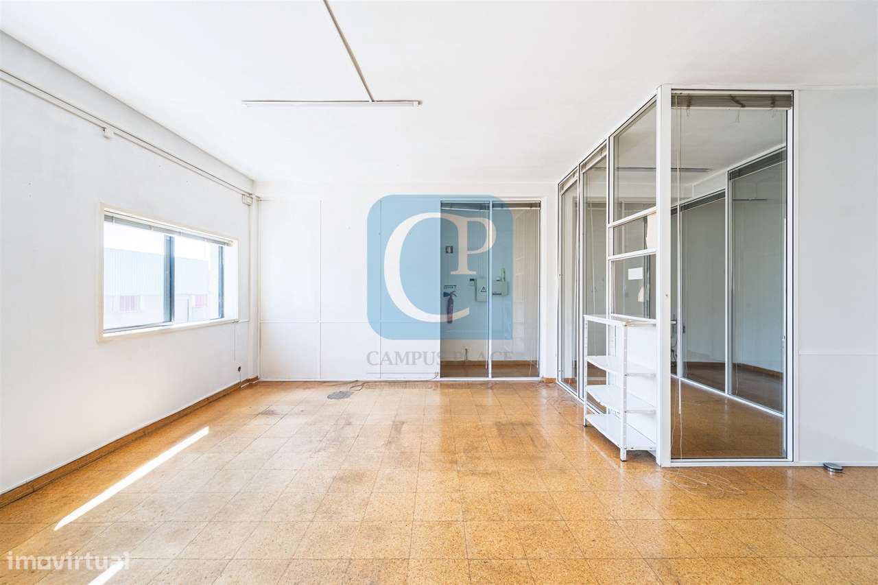 Espaço comercial para serviços ou escritório em Leça da Palmeira-8