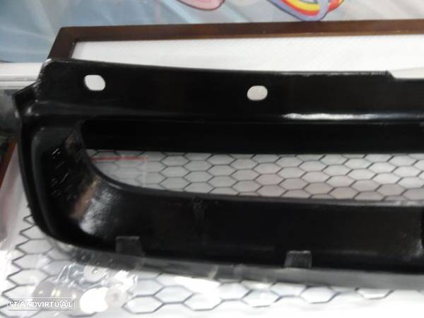 Grelha frontal sem símbolo Honda civic 96-98 Type R Look ABS(plástico) com rede em alumínio - 7