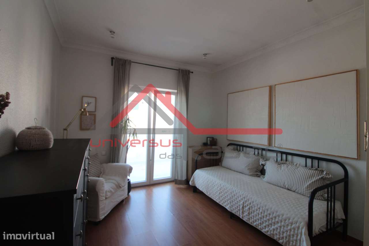 Moradia em Banda V4 com Jardim e Estacionamento na Quinta do Anjo-25