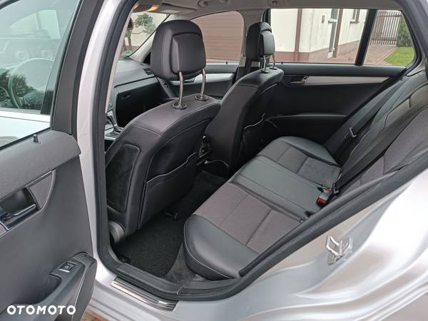 Mercedes-Benz Klasa C 220 T CDI DPF Automatik BlueEFFICIENCY Avantgarde - 29