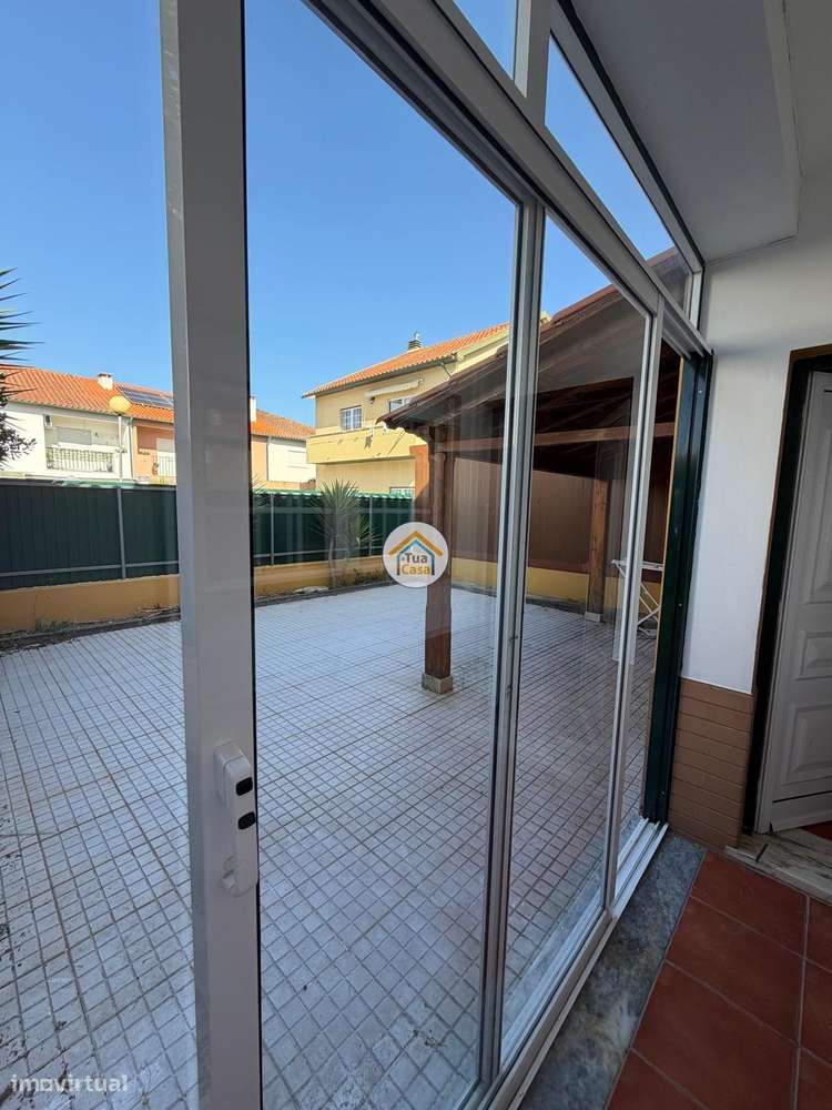 Moradia T4 no centro de Cantanhede com dois pisos e terraço.-34