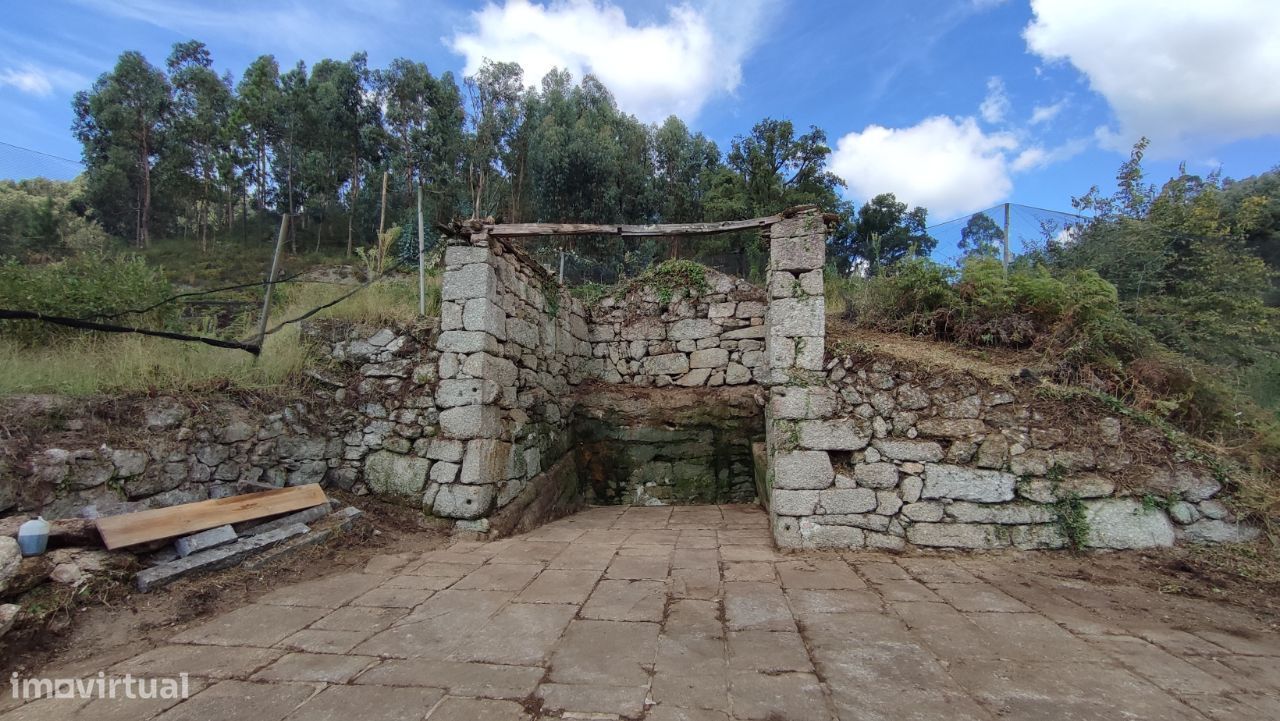 Moradia para restauro em Vilela, Amares