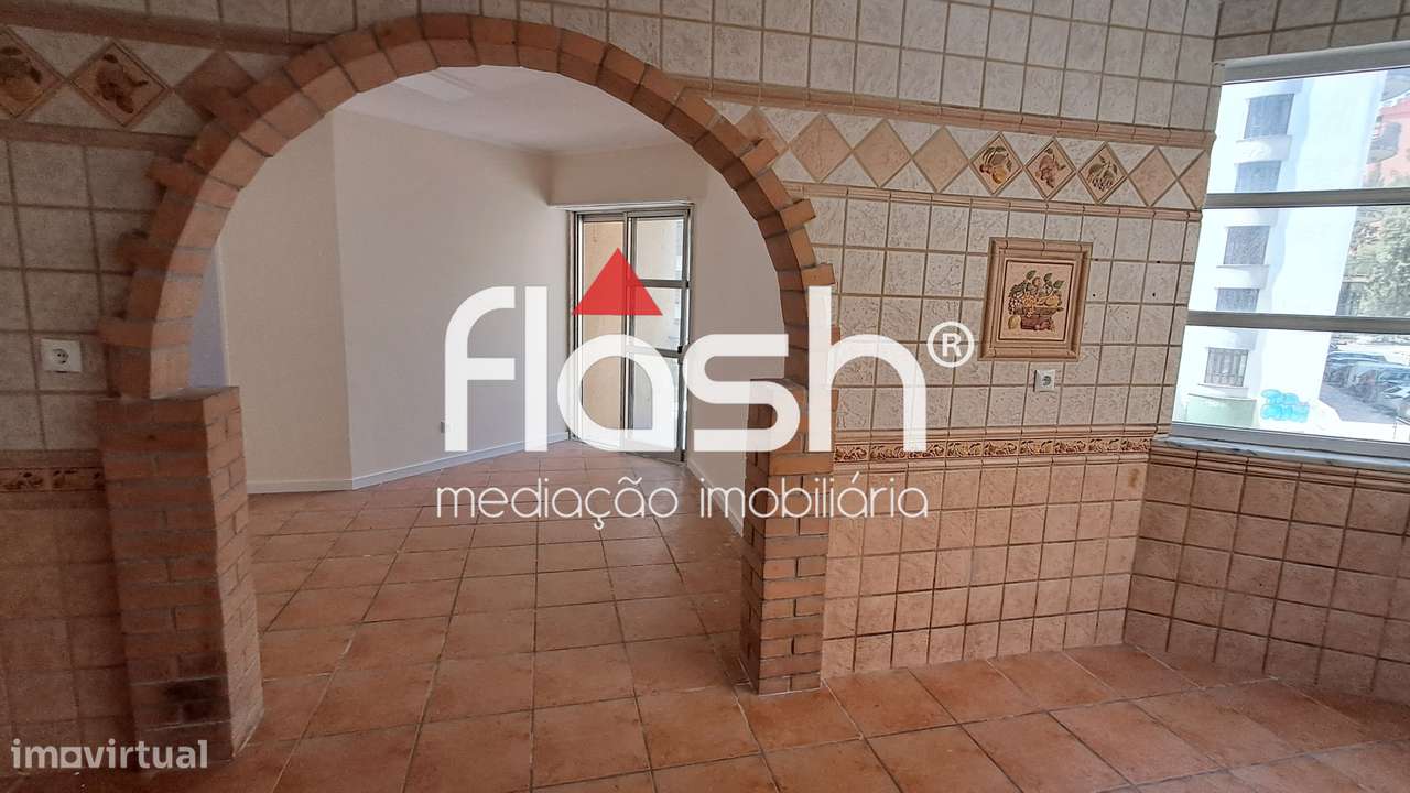 T3 com elevador e arrecadação em Mem Martins-8