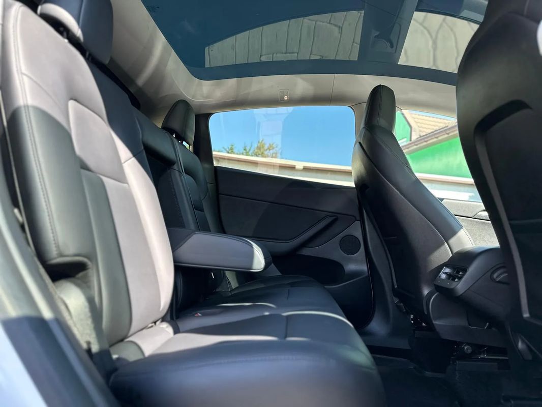 Tesla Model Y Long Range Dual Motor AWD - 37