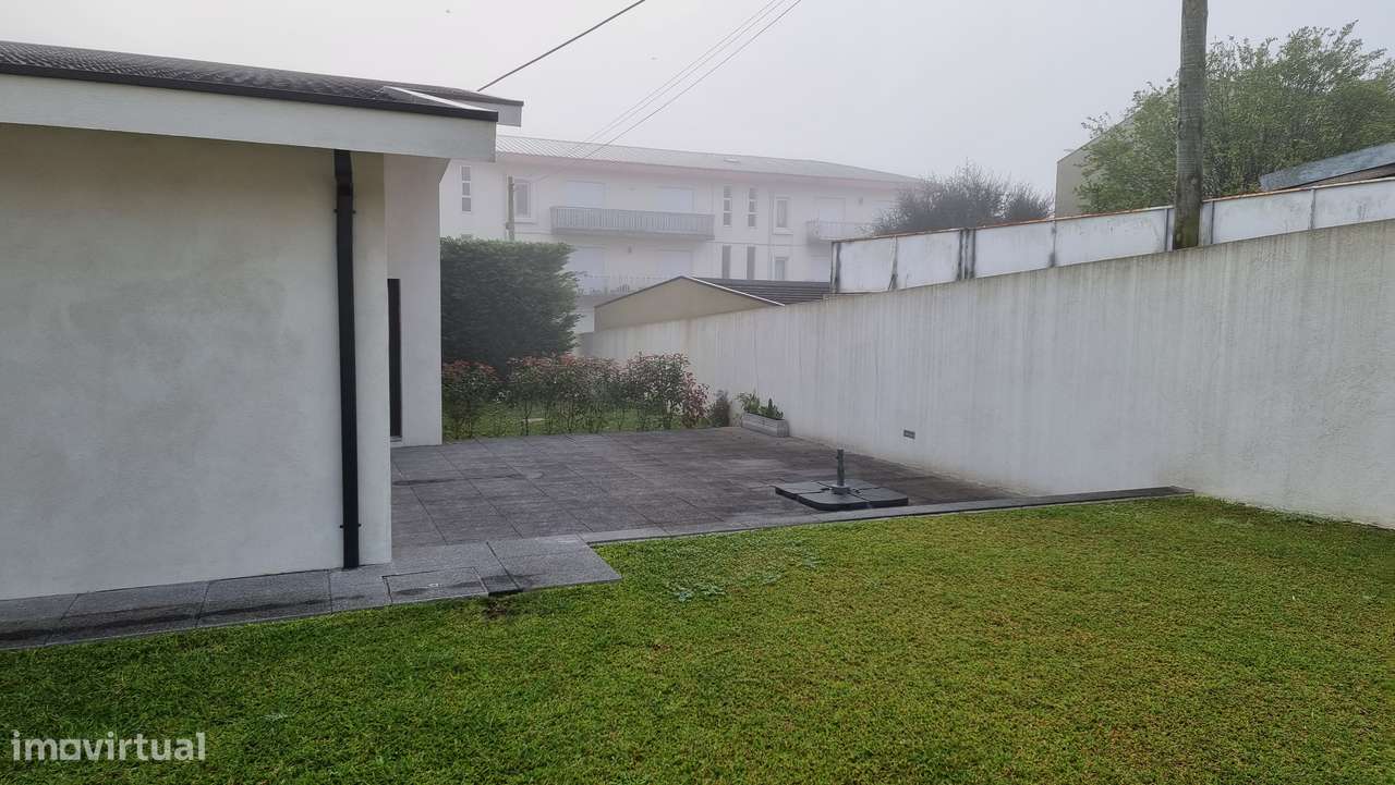 Moradia T3 Térrea isolada centro de Vila Nova de Famalicão - Grande imagem: 5/23