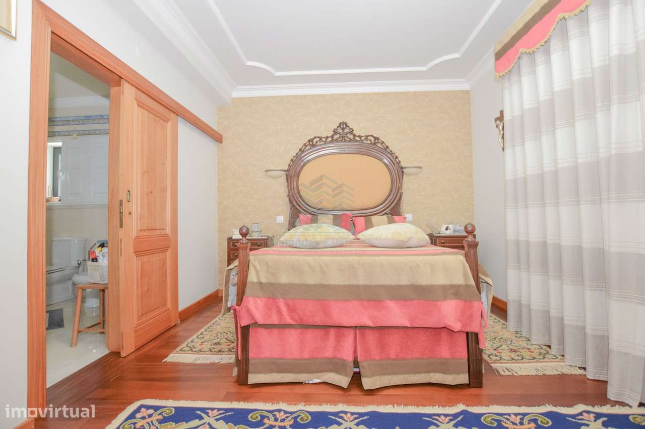 Moradia T3+2 com jardim e logradouro em Quinta da Silvã - Torres Novas-37