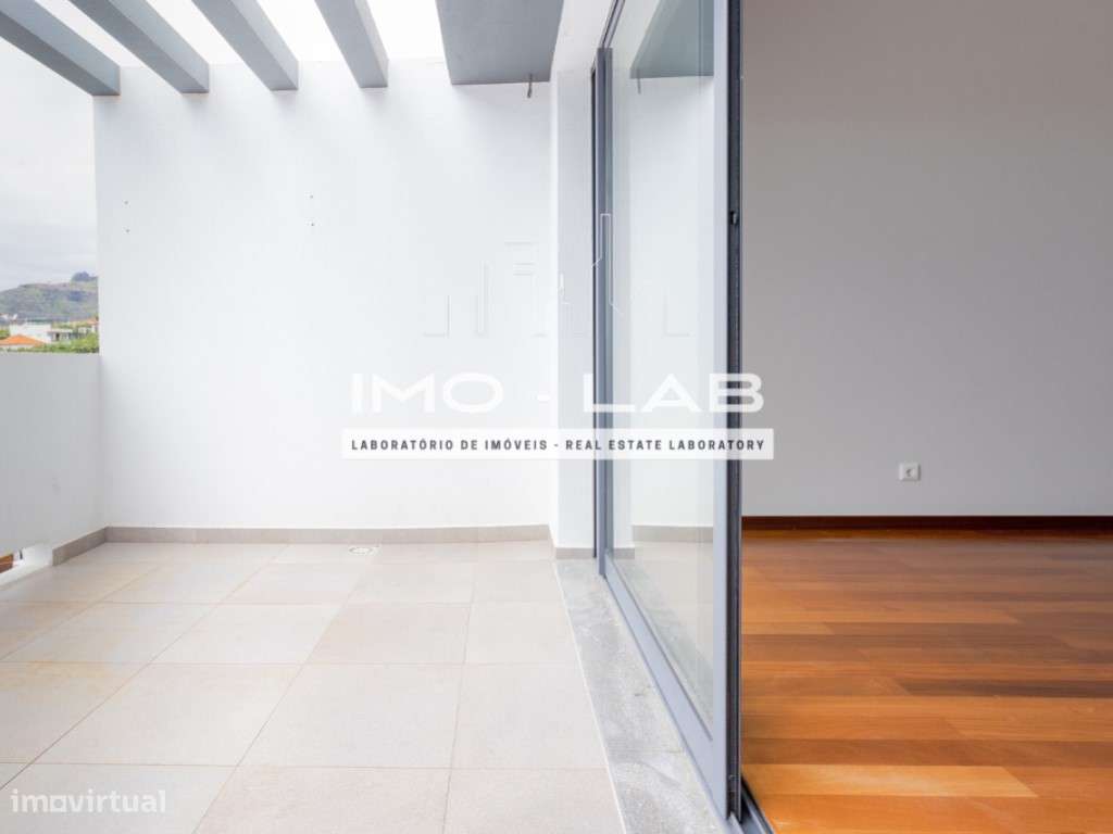 Moradia T2+1 - Câmara de Lobos - Vista Mar e Vista Montanha-27