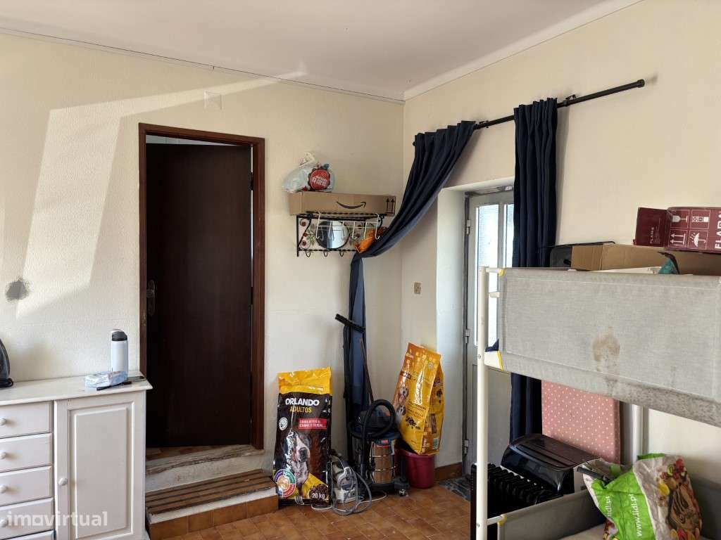 Vendese Quinta com Casa T4, Adega, Lagar e Terreno com Árvores de F...-17