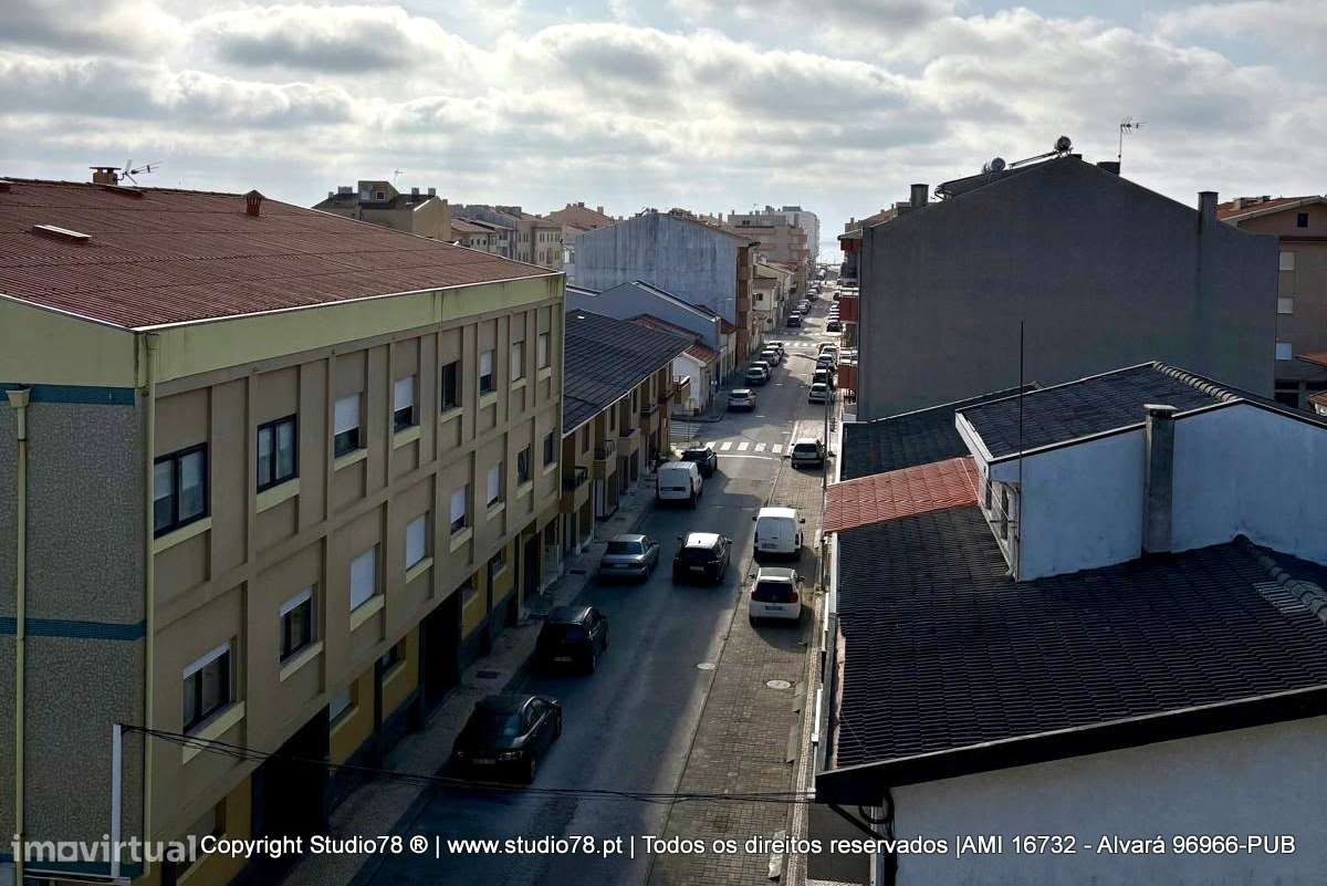 T3 com três varandas, suíte e estacionamento no Furadouro-18