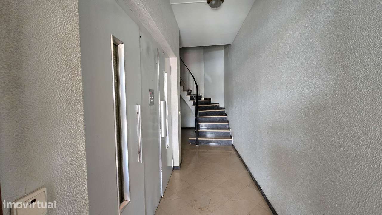 T3 remodelado na Rua do Godinho, Matosinhos com 153m²-18