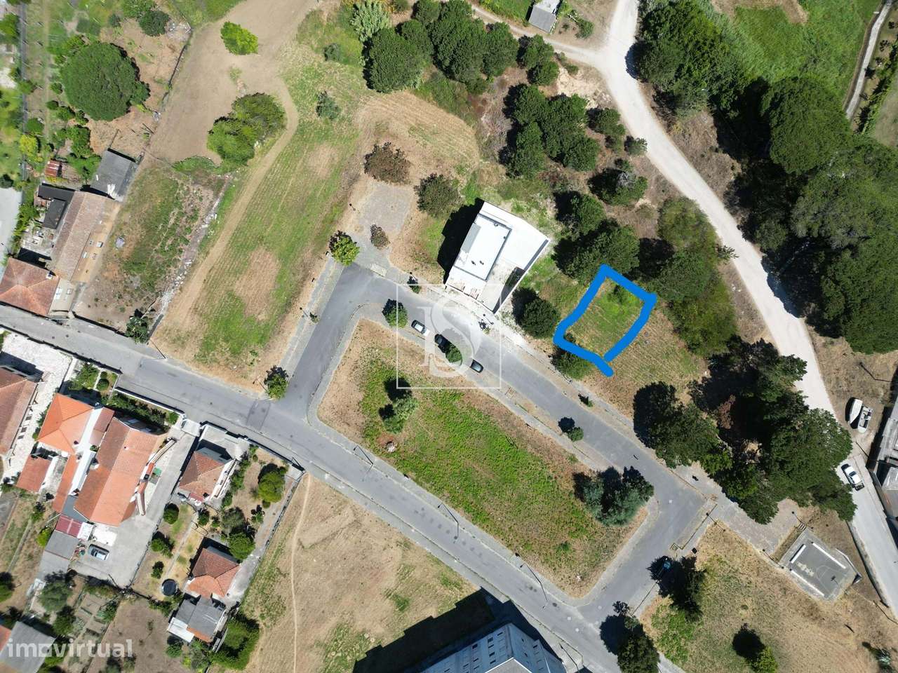 Terreno para construção de moradia em banda em Darque-7