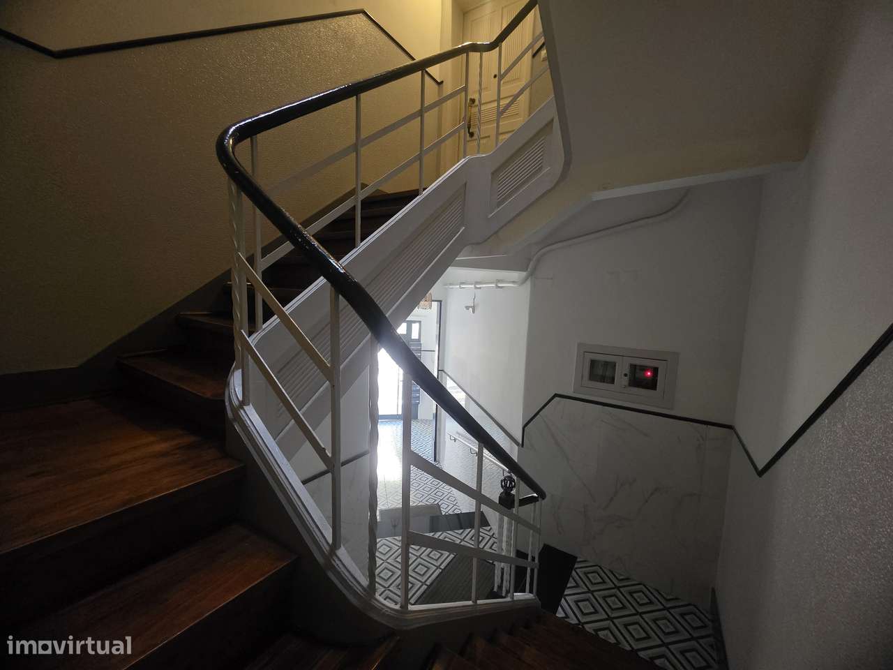 Apartamento T3 a dois paços do Metro e Comboio-8