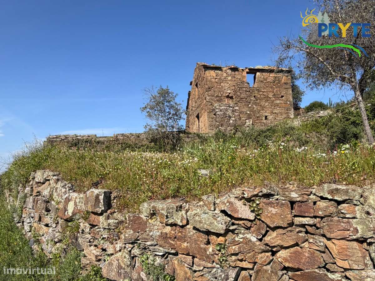 Ruína em pedra de xisto com boas vistas sobre a Aldeia e a Ribeira-7