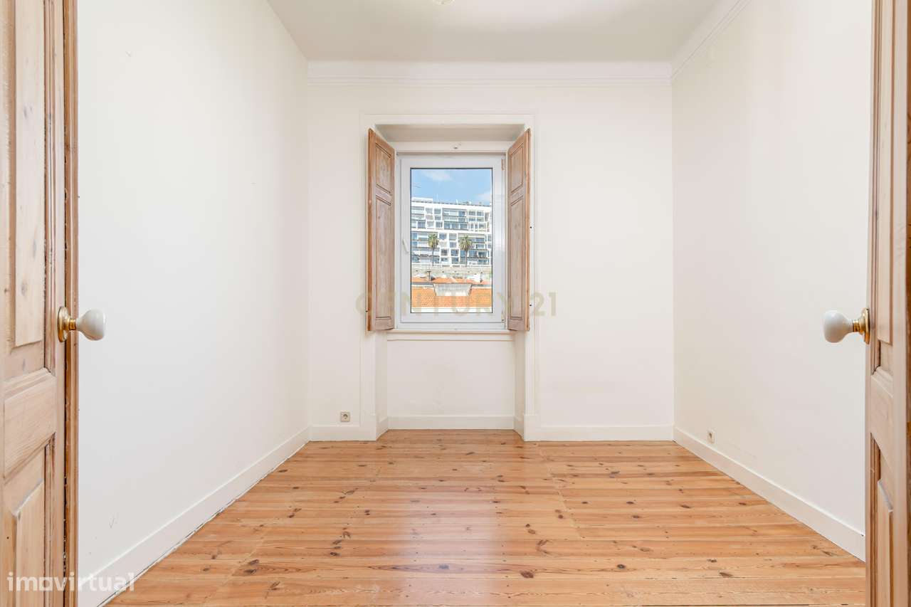 Espetacular apartamento T4 com vista deslumbrante sobre o rio Tejo – C-16