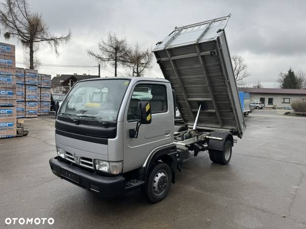 Nissan Cabstar - 1