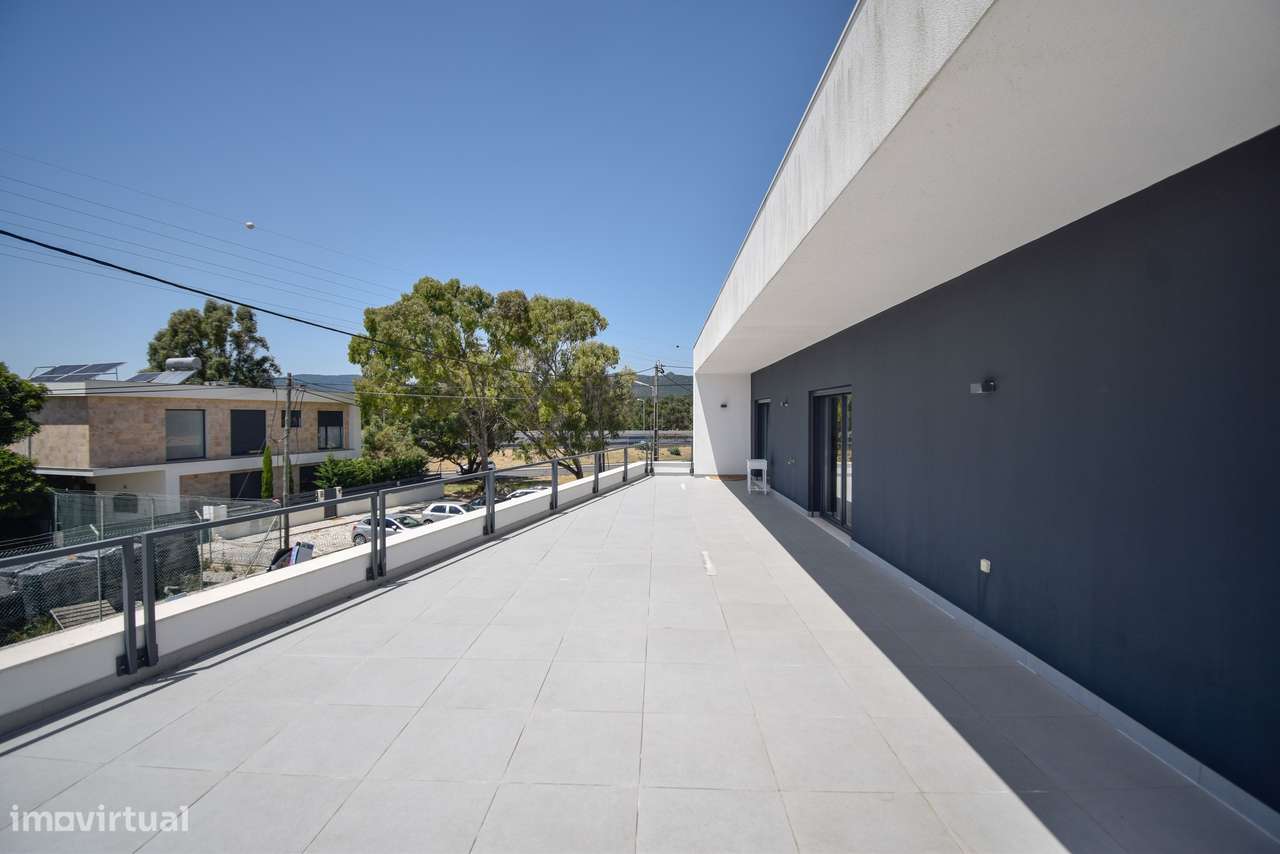 Moradia T4 com Piscina e Jardim em Alcabideche, Cascais-34