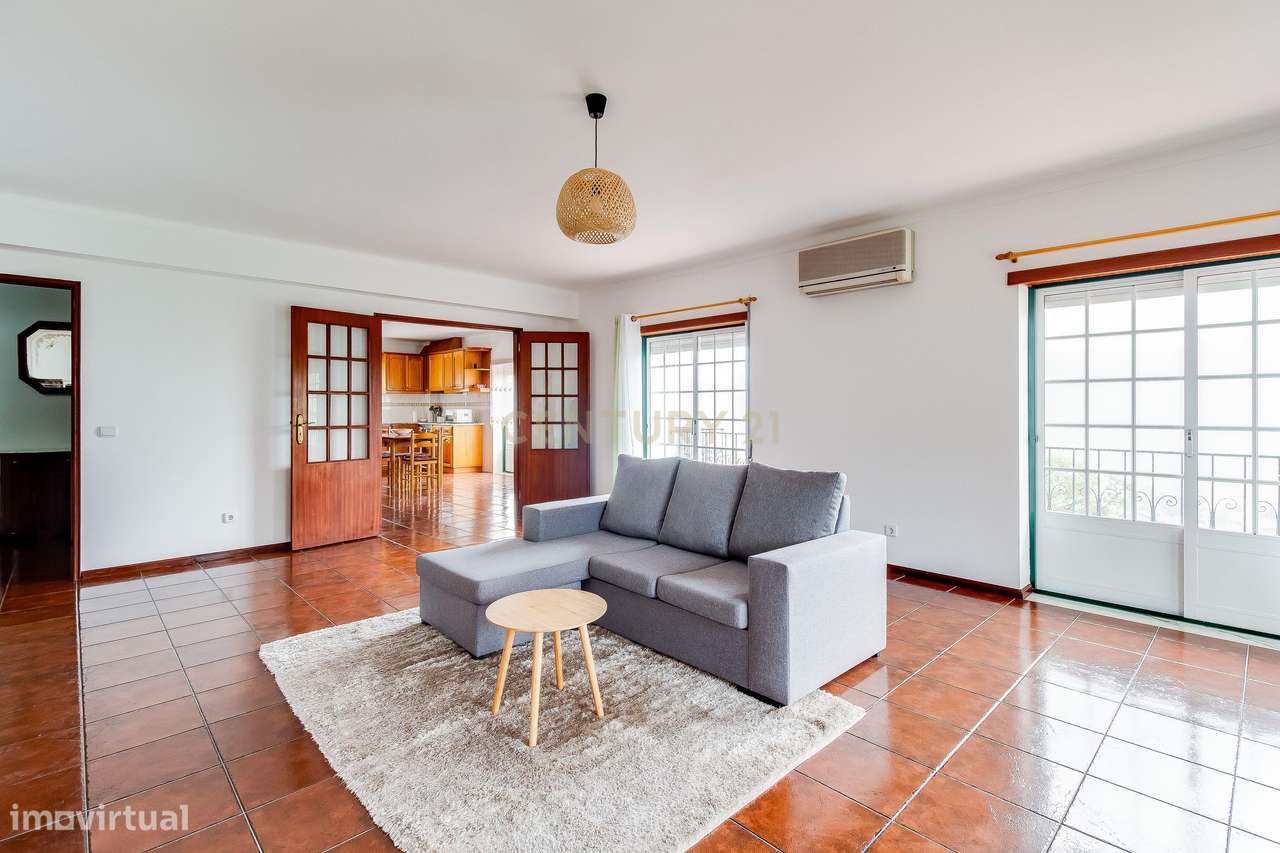 Prédio com 2 apartamentos+garagem+terreno-15