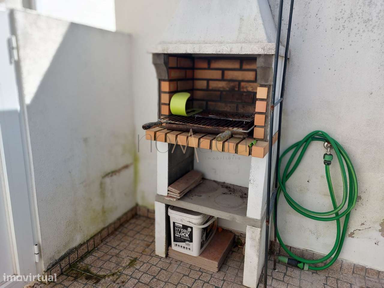 Moradia em banda no Feijó  Simples por fora, cheia de possibilidade...-16